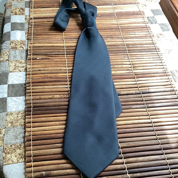 Black Tie - Picture 6 of 6